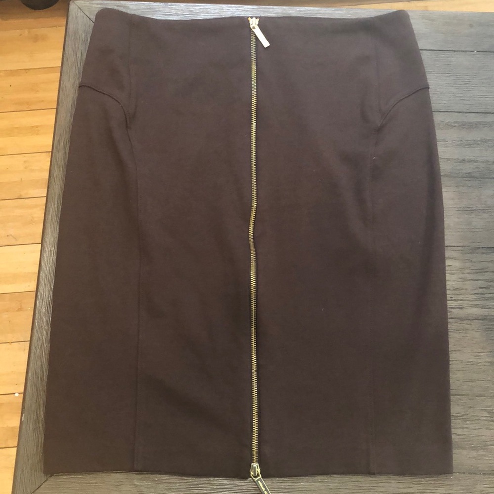 NWOT~ MICHAEL KORS SKIRT~ figure flattering skirt~ Sz. 12